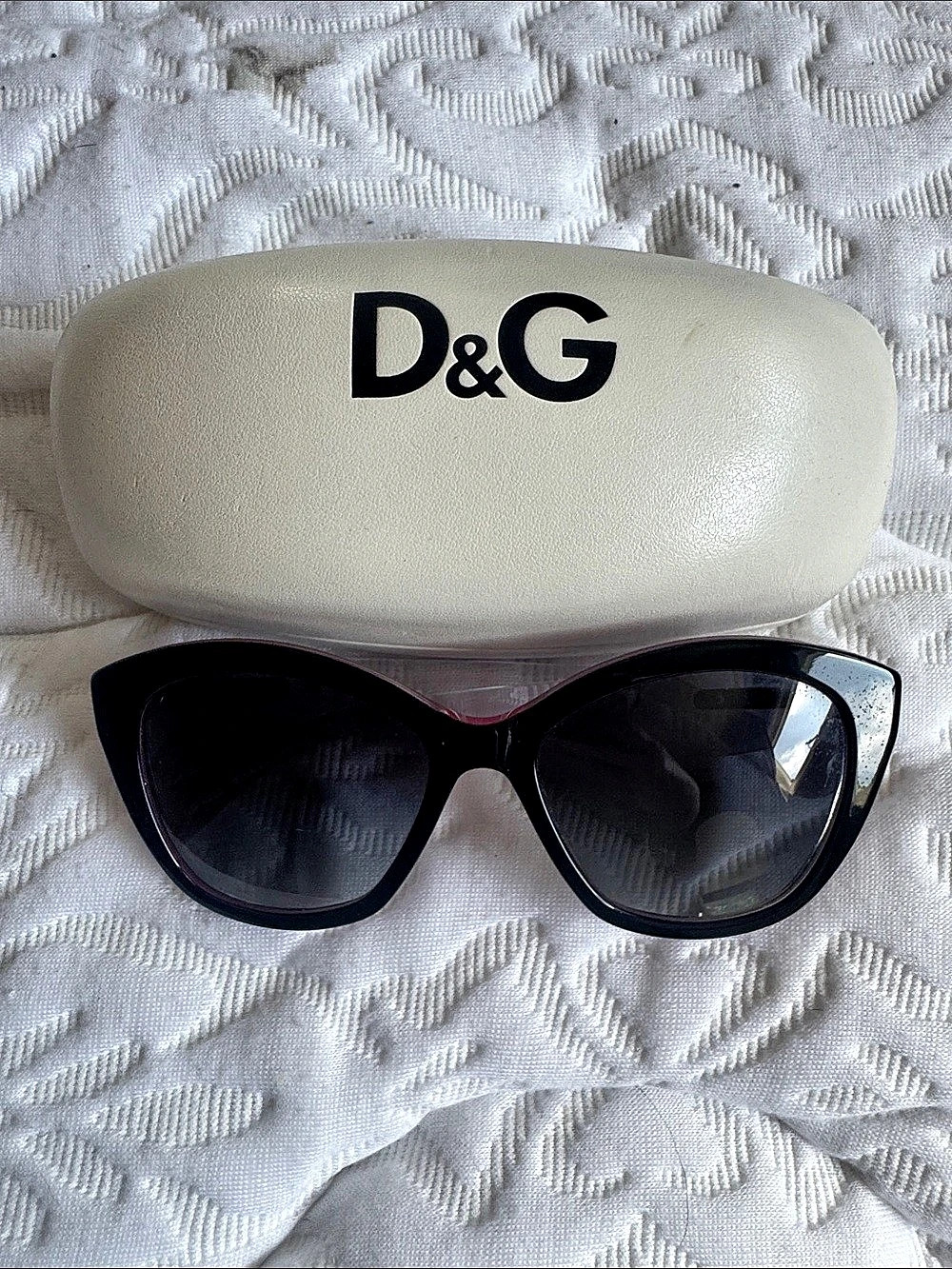 D&G Women's Pink & Black Sunglasses Like New